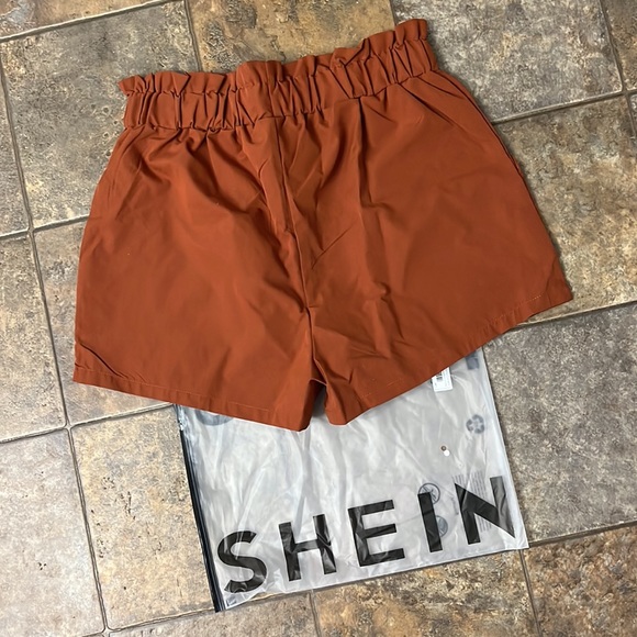 Shein Paperbag shorts Sz M NWT - Picture 2 of 2